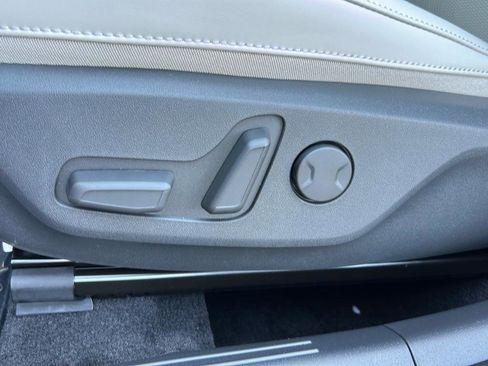 New 2025 Kia Niro EX image 18