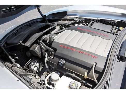 Used 2019 Chevrolet Corvette Stingray Coupe w/ 1LT RWD image 32
