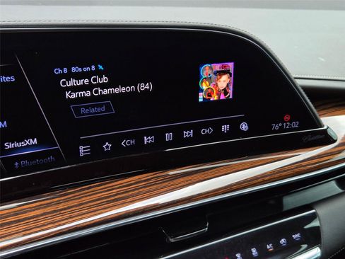 Used 2022 Cadillac Escalade Luxury AWD/4WD image 17