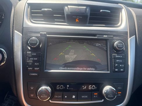 Used 2017 Nissan Altima 2.5 SV w/ Convenience Package FWD image 11