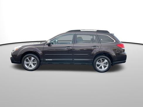 Used 2013 Subaru Outback 3.6R Limited w/ Special Appearance Pkg image 8
