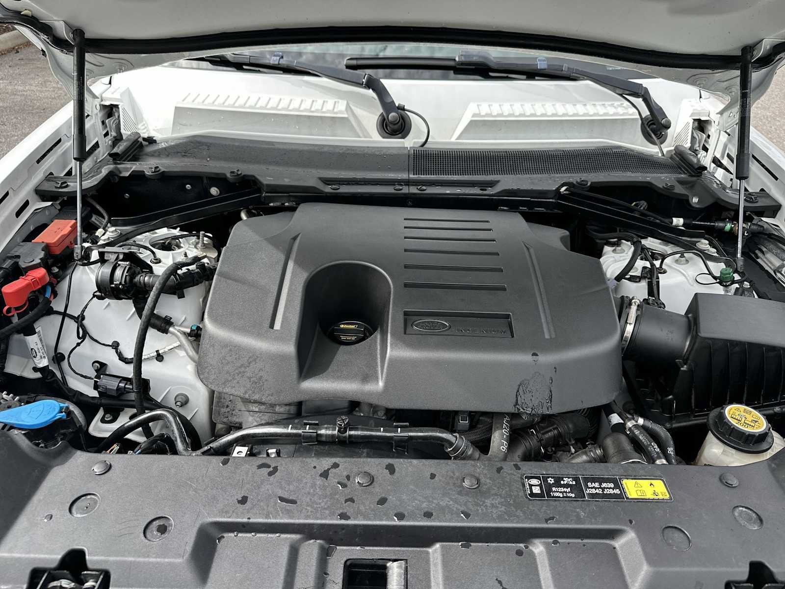 Used 2024 Land Rover Defender 130 X-Dynamic SE AWD/4WD image 13
