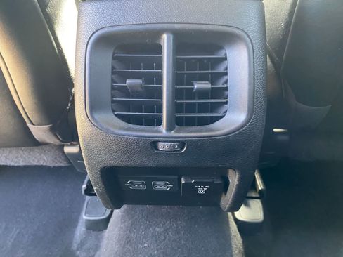 Used 2022 Jeep Cherokee Limited image 18