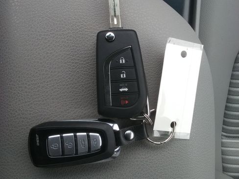 Used 2018 Toyota Camry SE image 24