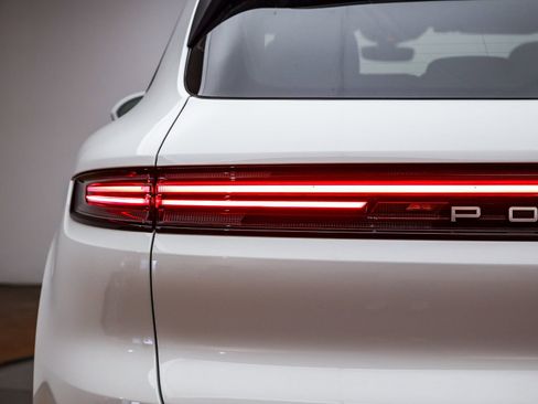 Used 2025 Porsche Cayenne S image 8