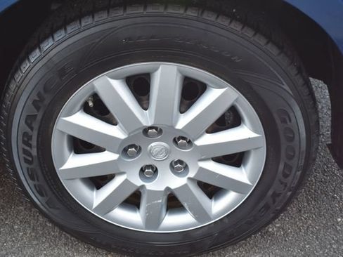Used 2010 Chrysler Sebring Touring FWD image 34