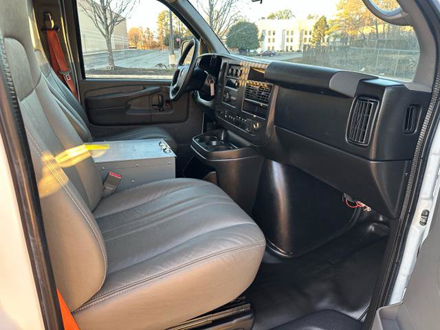 Used 2015 Chevrolet Express 2500 RWD image 16