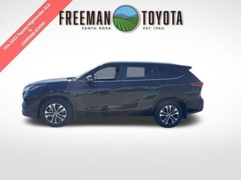 Used 2023 Toyota Highlander XLE AWD/4WD image 1