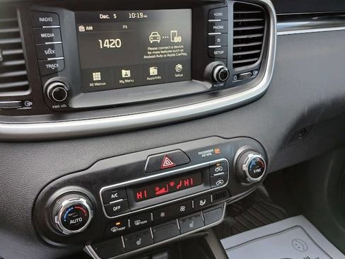 Used 2019 Kia Sorento LX w/ LX Convenience Package image 3