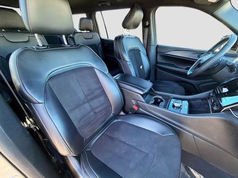 Used 2023 Jeep Grand Cherokee L Laredo image 14