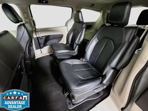 Used 2024 Chrysler Pacifica Limited FWD image 24