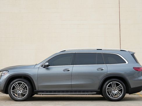 Used 2024 Mercedes-Benz GLS 450 4MATIC image 9