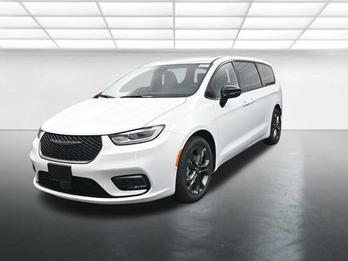New 2026 Chrysler Pacifica Select image 4