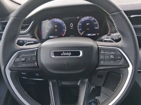 Used 2024 Jeep Grand Cherokee Altitude AWD/4WD image 9