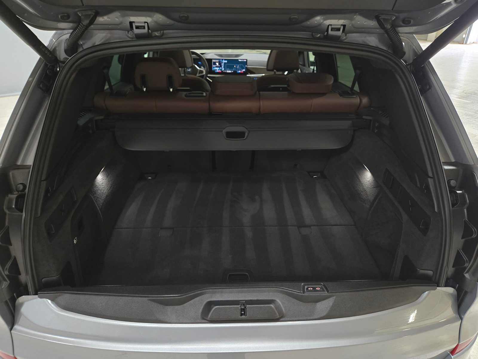 Used 2025 BMW X5 xDrive50e w/ M Sport Package AWD/4WD image 14