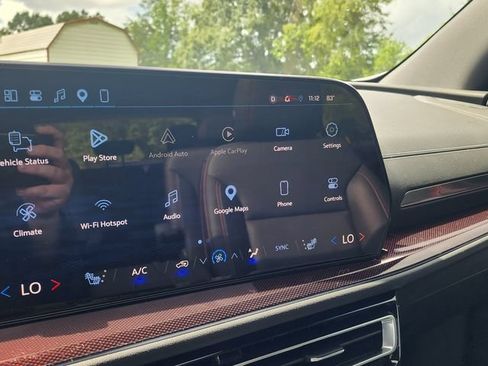 Used 2025 Chevrolet Traverse Z71 w/ LPO, Floor Liner Package AWD/4WD image 36
