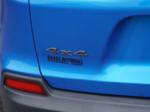 Used 2019 Jeep Cherokee Trailhawk AWD/4WD image 7