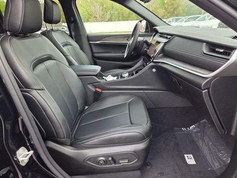 New 2026 Jeep Grand Cherokee Limited w/ Luxury Tech Group II image 15