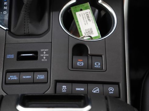 Used 2020 Toyota Highlander XLE image 22