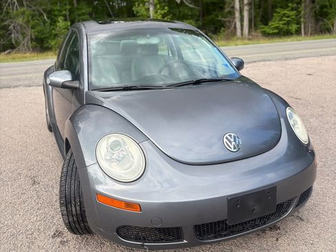 Used 2006 Volkswagen Beetle Coupe w/ Package 1 FWD image 7