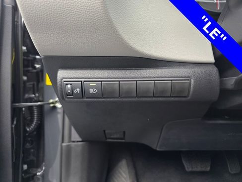 Used 2025 Toyota Corolla LE image 22