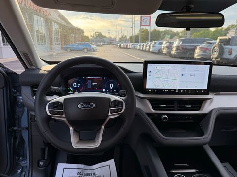 Used 2025 Ford Explorer Active w/ Active Comfort Package image 46