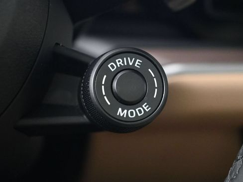 Used 2025 Porsche Cayenne Coupe AWD/4WD image 26