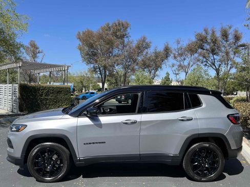 Used 2023 Jeep Compass Latitude AWD/4WD image 16