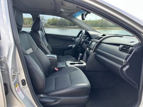 Used 2014 Toyota Camry SE w/ Moonroof Package image 13