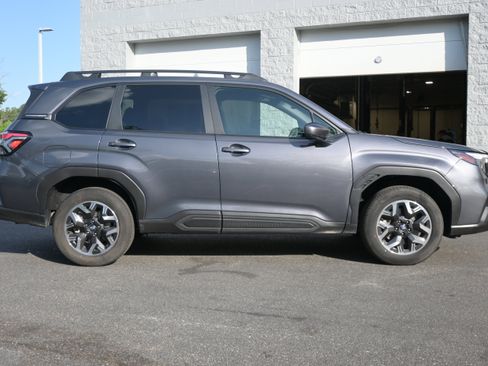 Certified 2025 Subaru Forester Premium AWD/4WD image 10