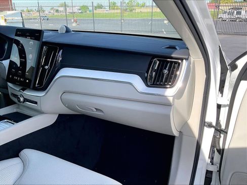 New 2026 Volvo XC60 T8 Ultra w/ Climate Package AWD/4WD image 28