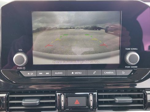 Used 2025 Nissan Pathfinder SV w/ SV Premium Package FWD image 13