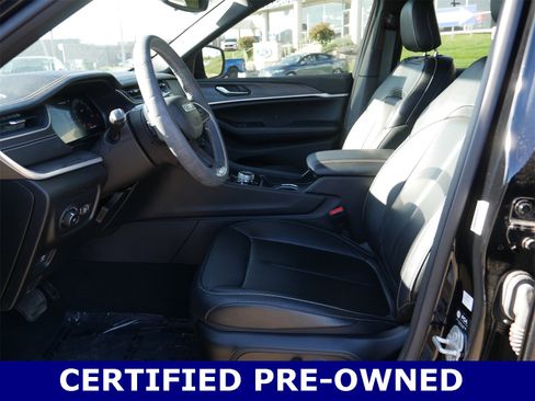 Used 2024 Jeep Grand Cherokee Limited w/ Black Appearance Package image 12