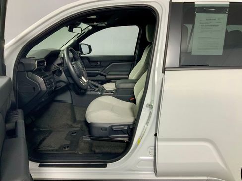 Used 2025 Toyota 4Runner SR5 AWD/4WD image 20