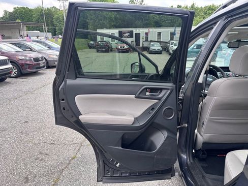 Used 2014 Subaru Forester 2.5i Touring AWD/4WD image 16