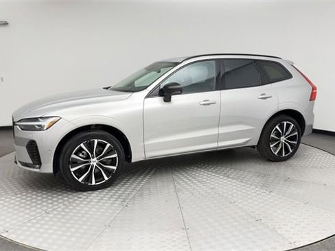 Certified 2025 Volvo XC60 B5 Plus image 6