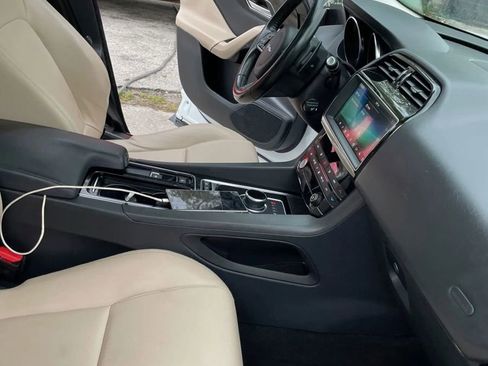 Used 2019 Jaguar F-PACE Premium image 19