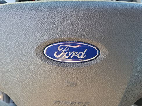 Used 2010 Ford Focus SES image 28