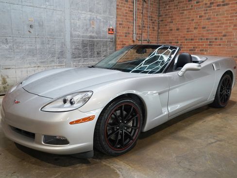 Used 2006 Chevrolet Corvette Convertible w/ Preferred Equipment Group RWD image 34