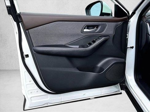 Used 2023 Nissan Rogue SV FWD image 17