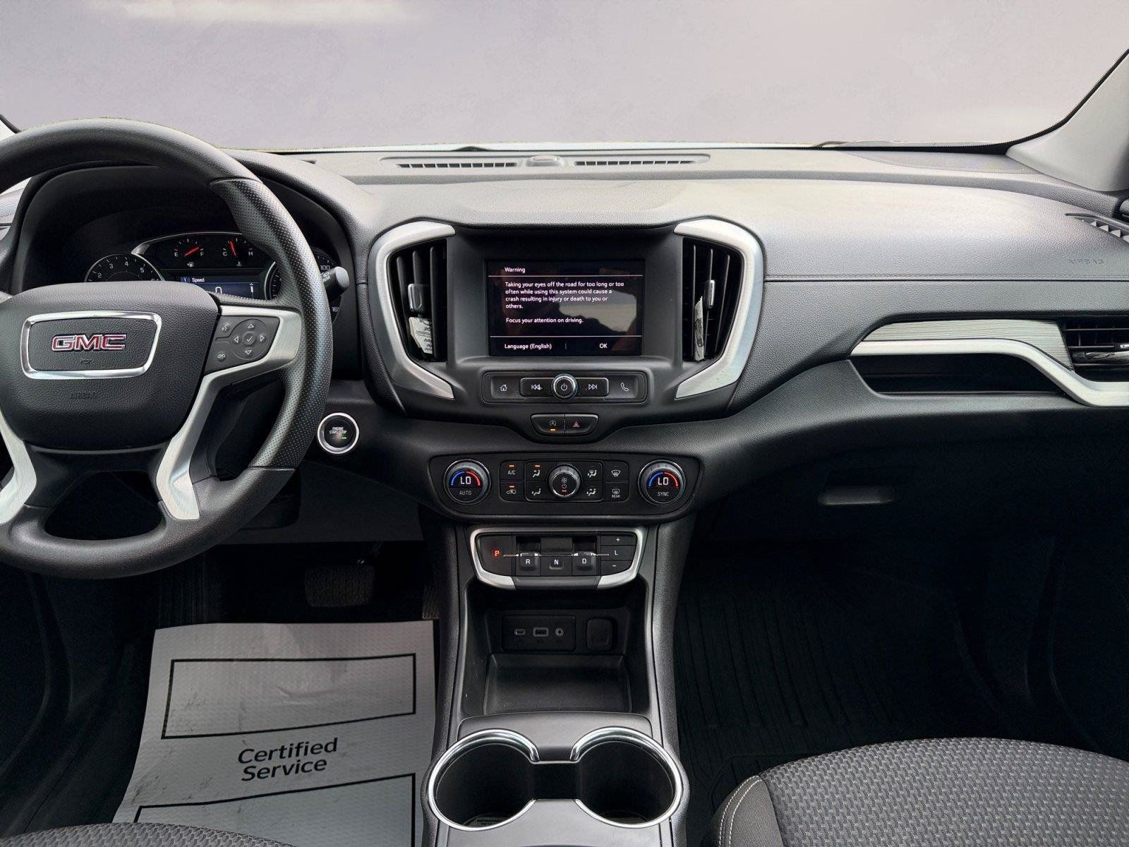 Used 2024 GMC Terrain SLE w/ Driver Convenience Package FWD image 11