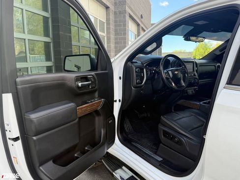 Used 2019 Chevrolet Silverado 1500 High Country w/ Technology Package AWD/4WD image 35