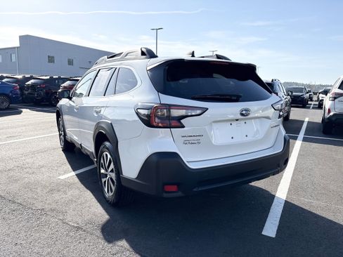 Certified 2025 Subaru Outback Premium image 6