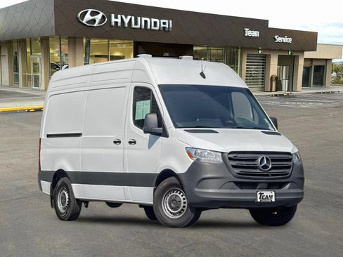 Used 2025 Mercedes-Benz Sprinter 2500 image 2