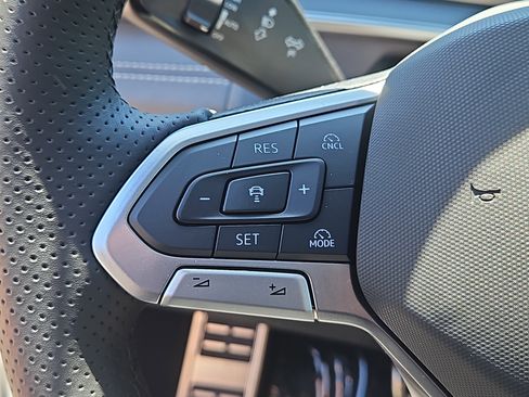 New 2026 Volkswagen Tiguan SE R-Line AWD/4WD image 14