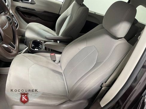 Used 2017 Chrysler Pacifica Touring Plus w/ Tire & Wheel Group image 13