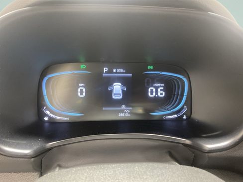 Used 2025 Kia Soul LX w/ LX Technology Package FWD image 18