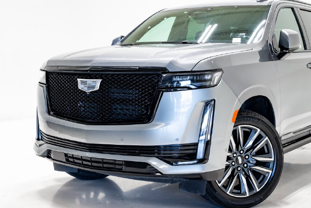 Used 2022 Cadillac Escalade Sport w/ Touring Package AWD/4WD image 2