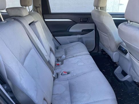 Used 2019 Toyota Highlander LE image 43