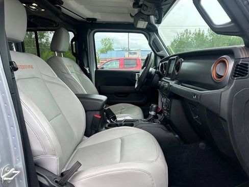Used 2023 Jeep Gladiator Mojave w/ LED Lighting Group AWD/4WD image 7